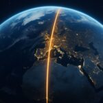 Jorden set fra rummet med detaljerede skyer og oplyste kontinenter. En lysende gylden linje markerer den historiske Paris-meridian